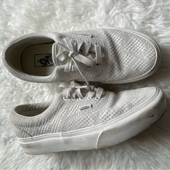 Vans - Picture 2 of 8